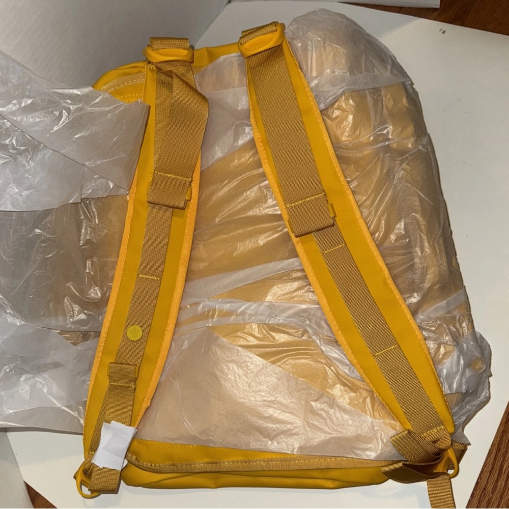 Baboon to the Moon Go-Bag [Basic] — Mini (32L) Yellow NEW - Picture 7 of 12
